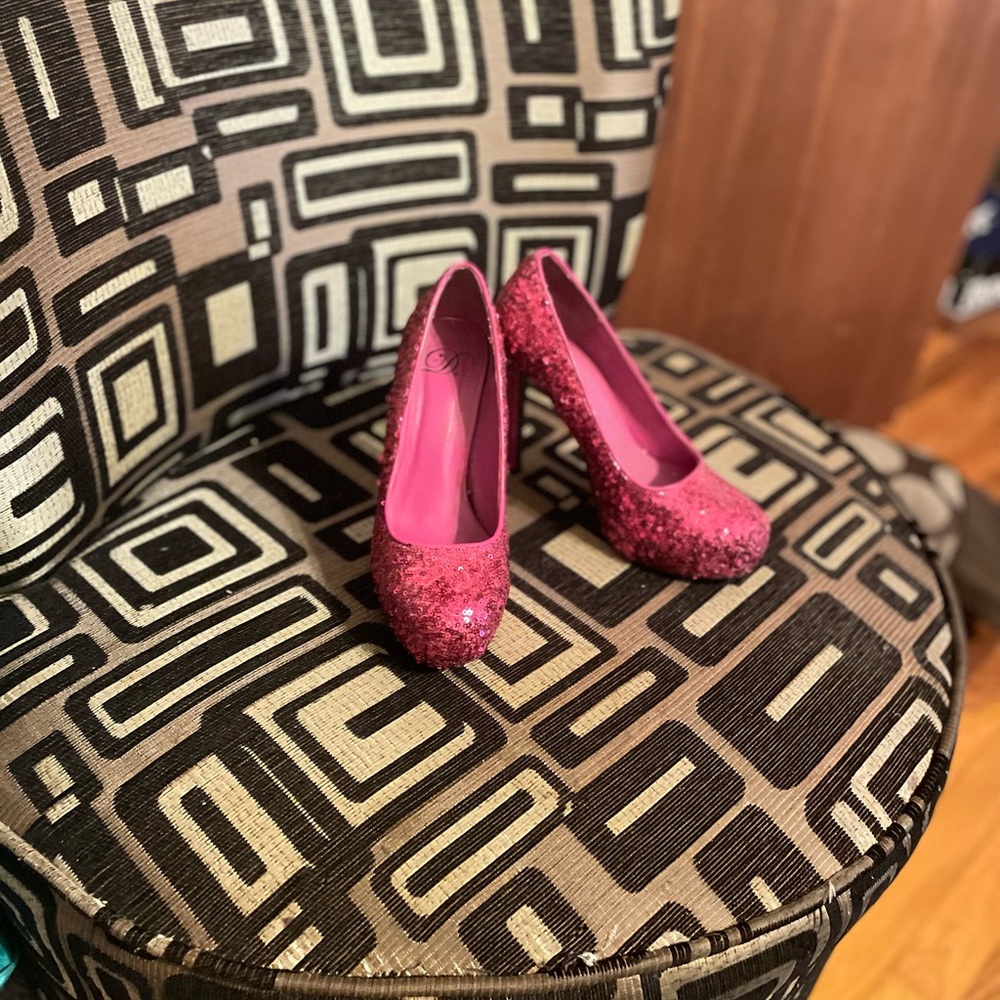 Sparkling hot pink heels